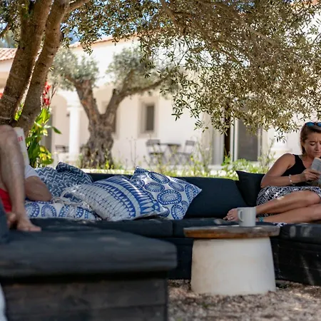 Tiny Whale Lodge, A Unique Space For Groups Bensafrim