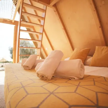 Tiny Whale Lodge, A Unique Space For Groups וילה *