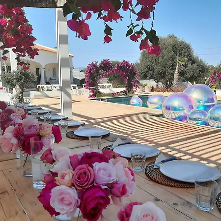 וילה Tiny Whale Lodge, A Unique Space For Groups
