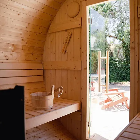 Tiny Whale Lodge, A Unique Space For Groups וילה Bensafrim