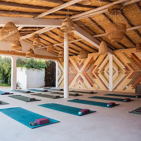 Tiny Whale Lodge, A Unique Space For Groups וילה *